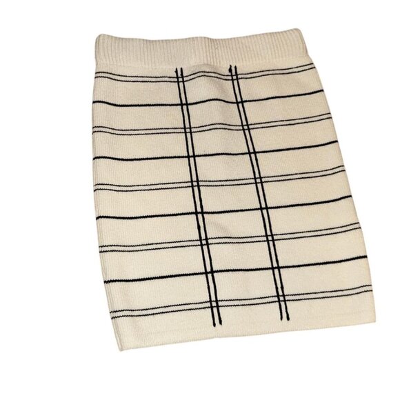 BCBG generation white and black plaid mini skirt - Picture 2 of 2